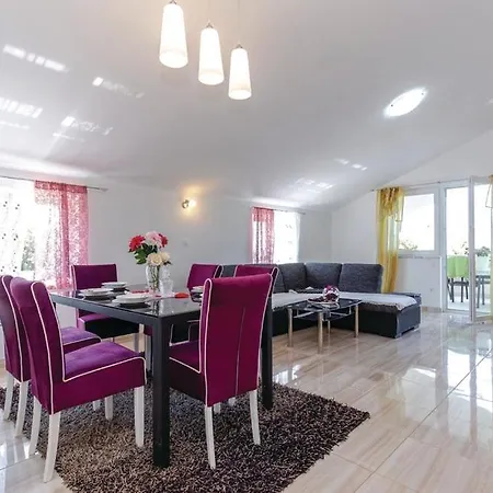 Vila Petra Ledenice