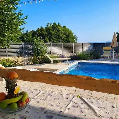 Petra Вилла Ledenice