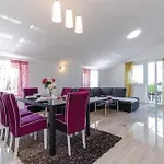 Vila Petra Ledenice