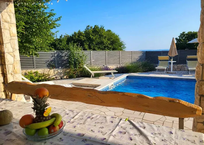 Petra Villa Ledenice